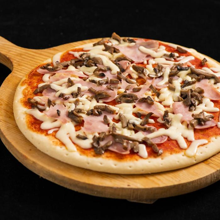 Pizza tonda prosciutto e funghi